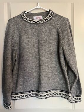 Peruvian Women's Small Alpaca Wool Kitted Sweater